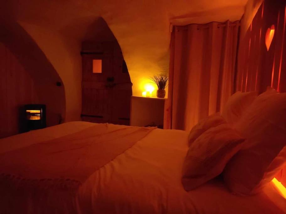 Nuit Romantique Avec Spa Privatif Meilhaud Zewnętrze zdjęcie