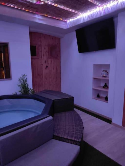 Nuit Romantique Avec Spa Privatif Meilhaud Zewnętrze zdjęcie